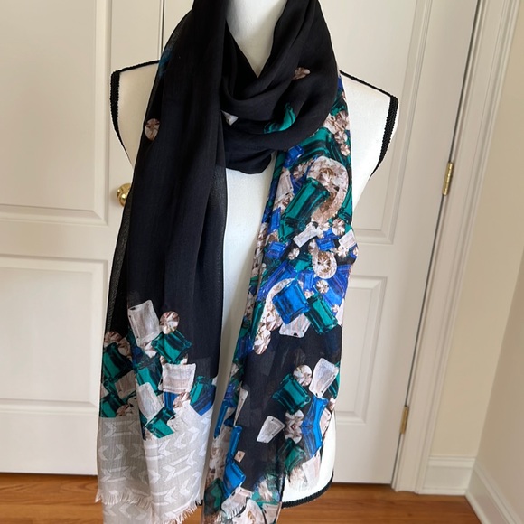 Jewel print shawl, beautiful color mixed with black ground - Picture 5 of 10